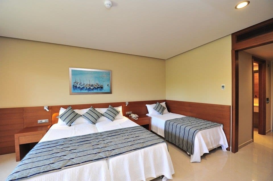 room-types-APOLKEF-DLX3-0.jpg