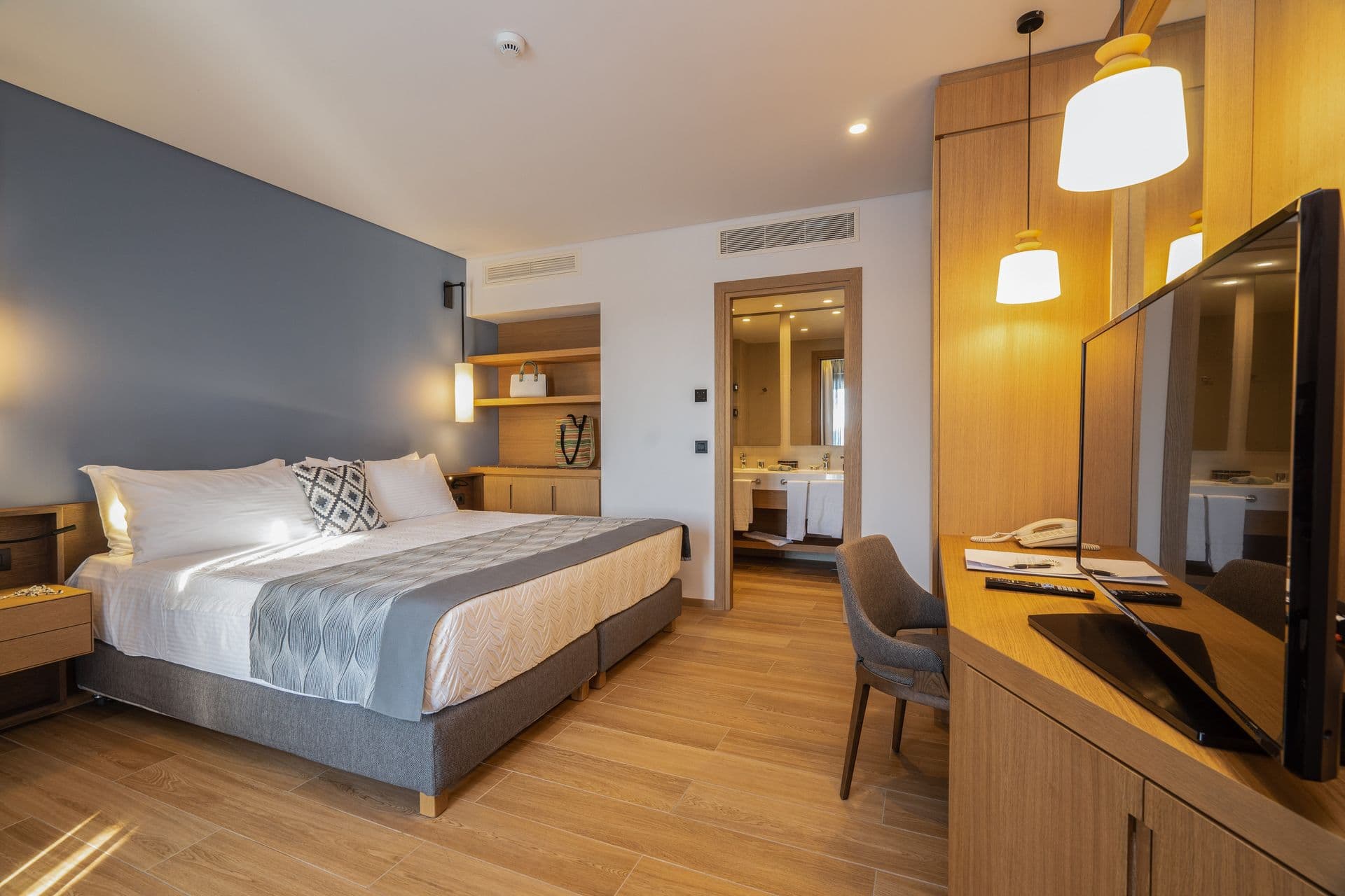 room-types-APOLKEF-SUITE-0.jpg
