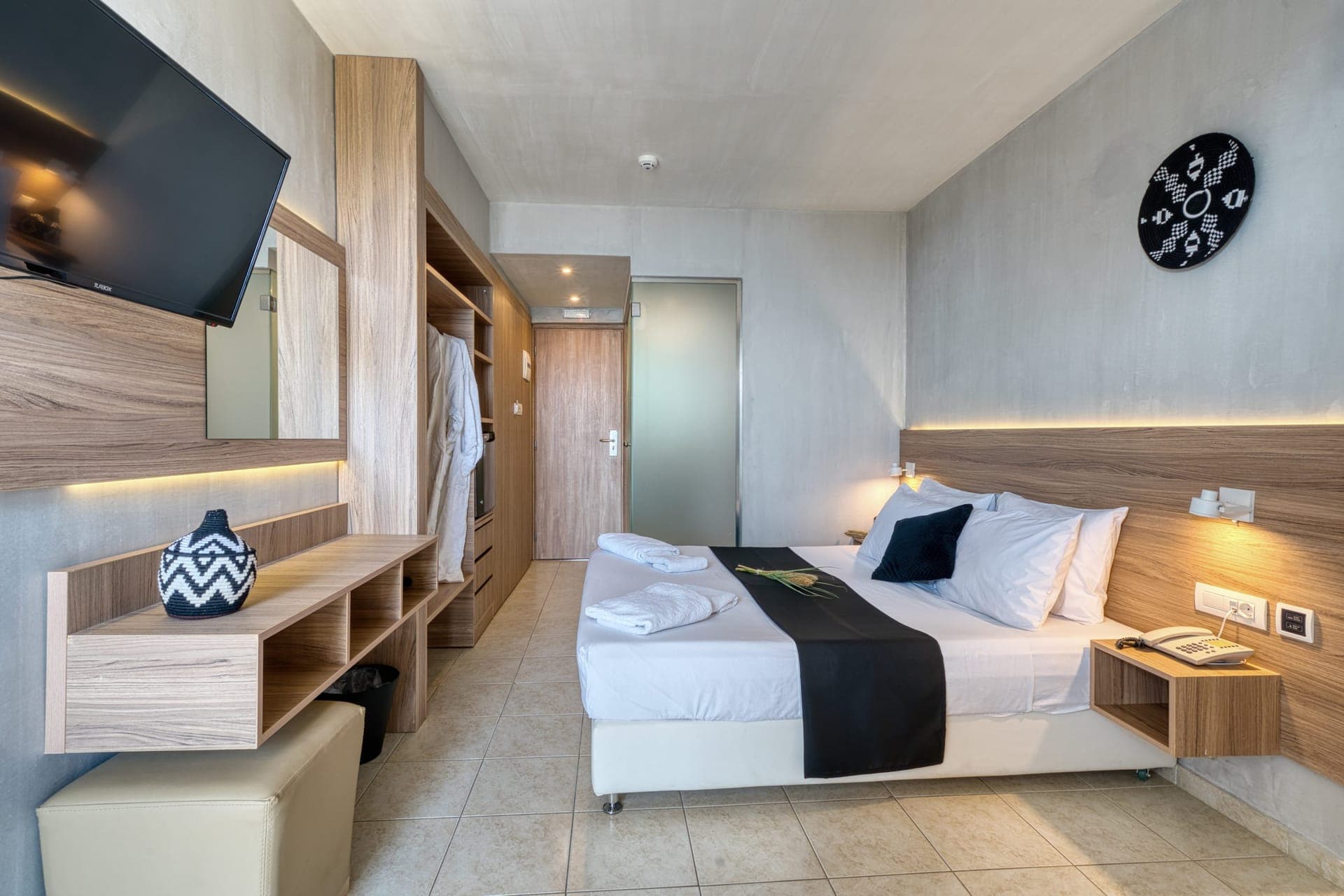 room-types-AQUAMARES-DBLSV-0.jpg
