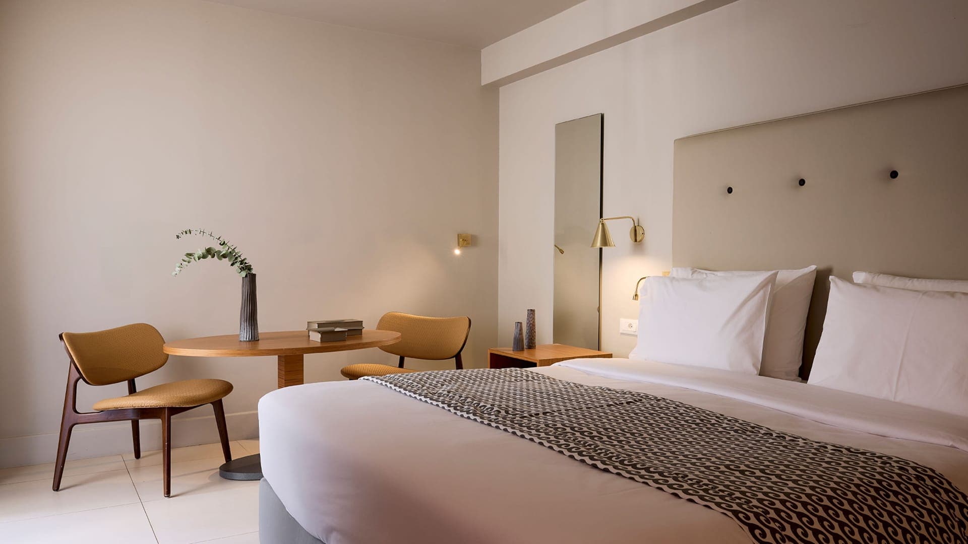 room-types-AQUILAPORT-STDBL-0.jpg