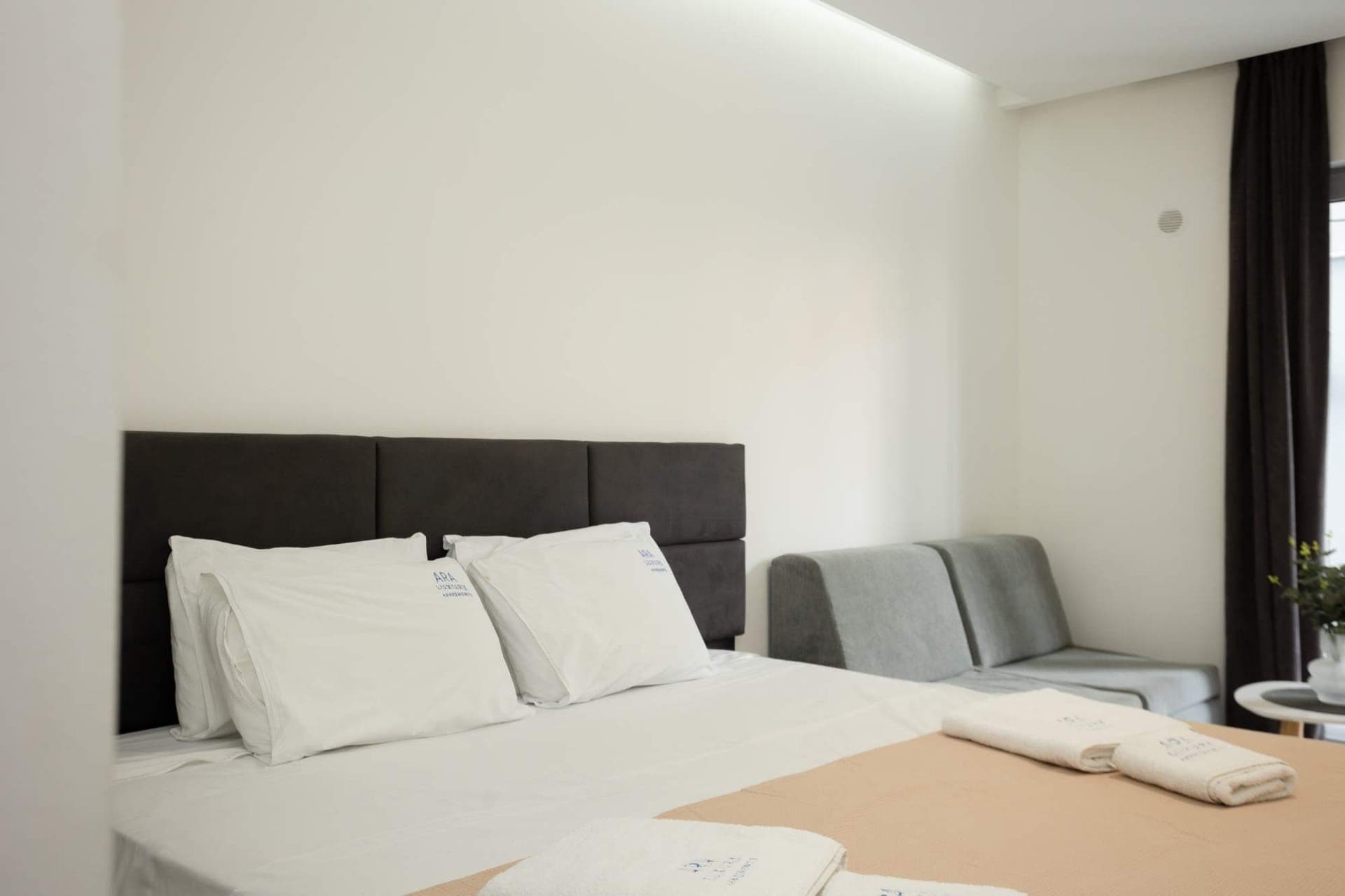 room-types-ARALUX-1BGRFL-0.jpg