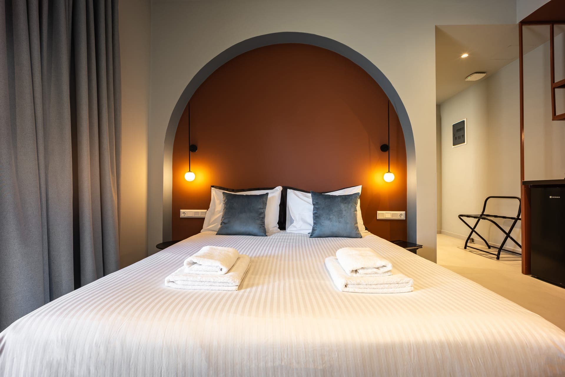 room-types-ARCHESATH-DBL-0.jpg
