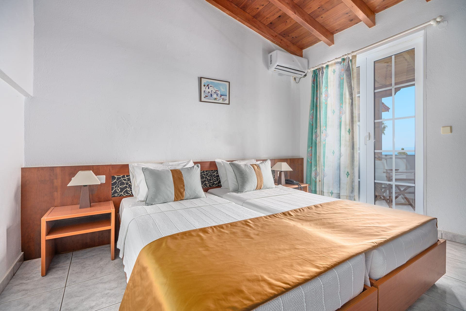 room-types-ARCOHTL-LSVR-0.jpg