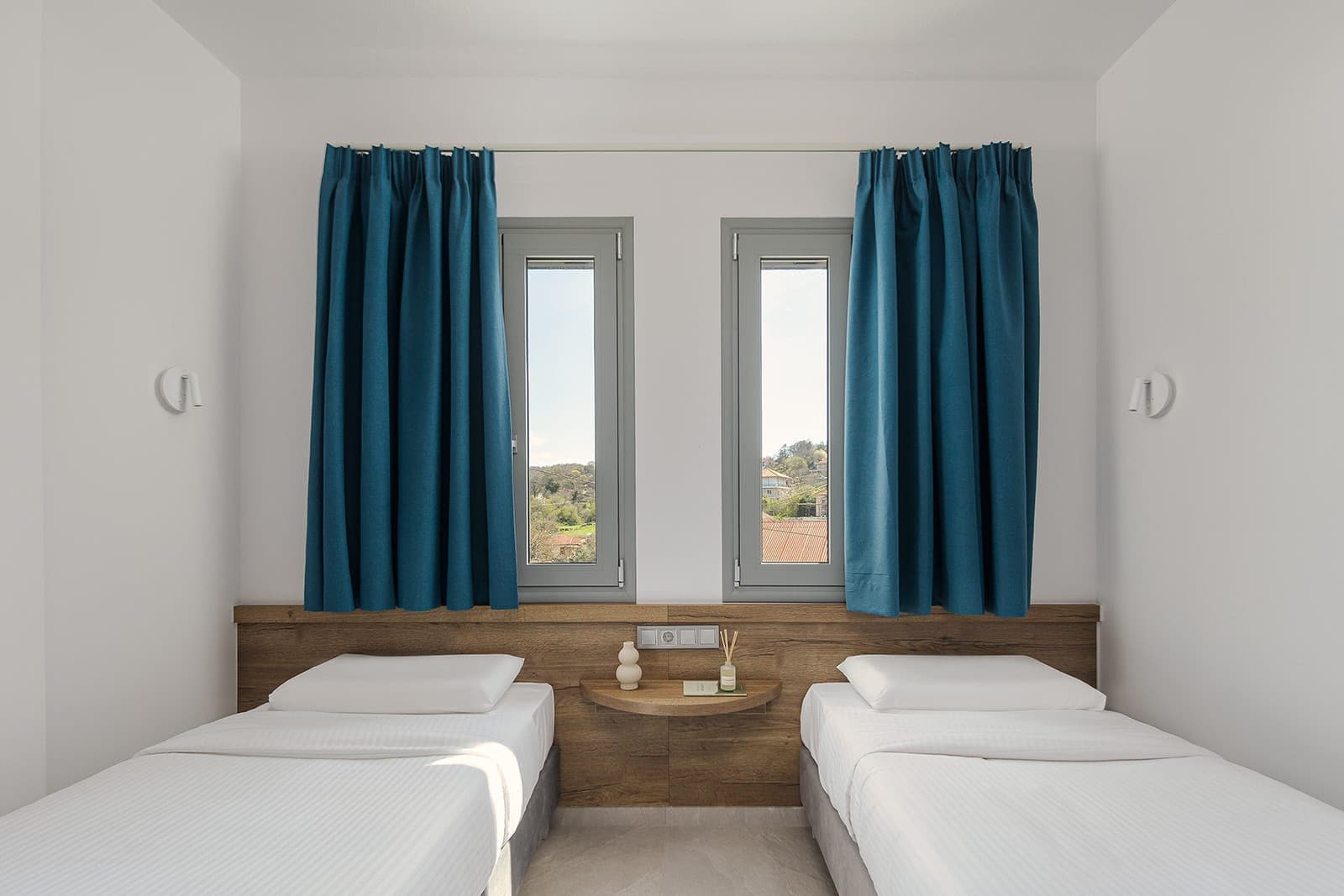 room-types-ARETIGUEST-STWIN-0.jpg