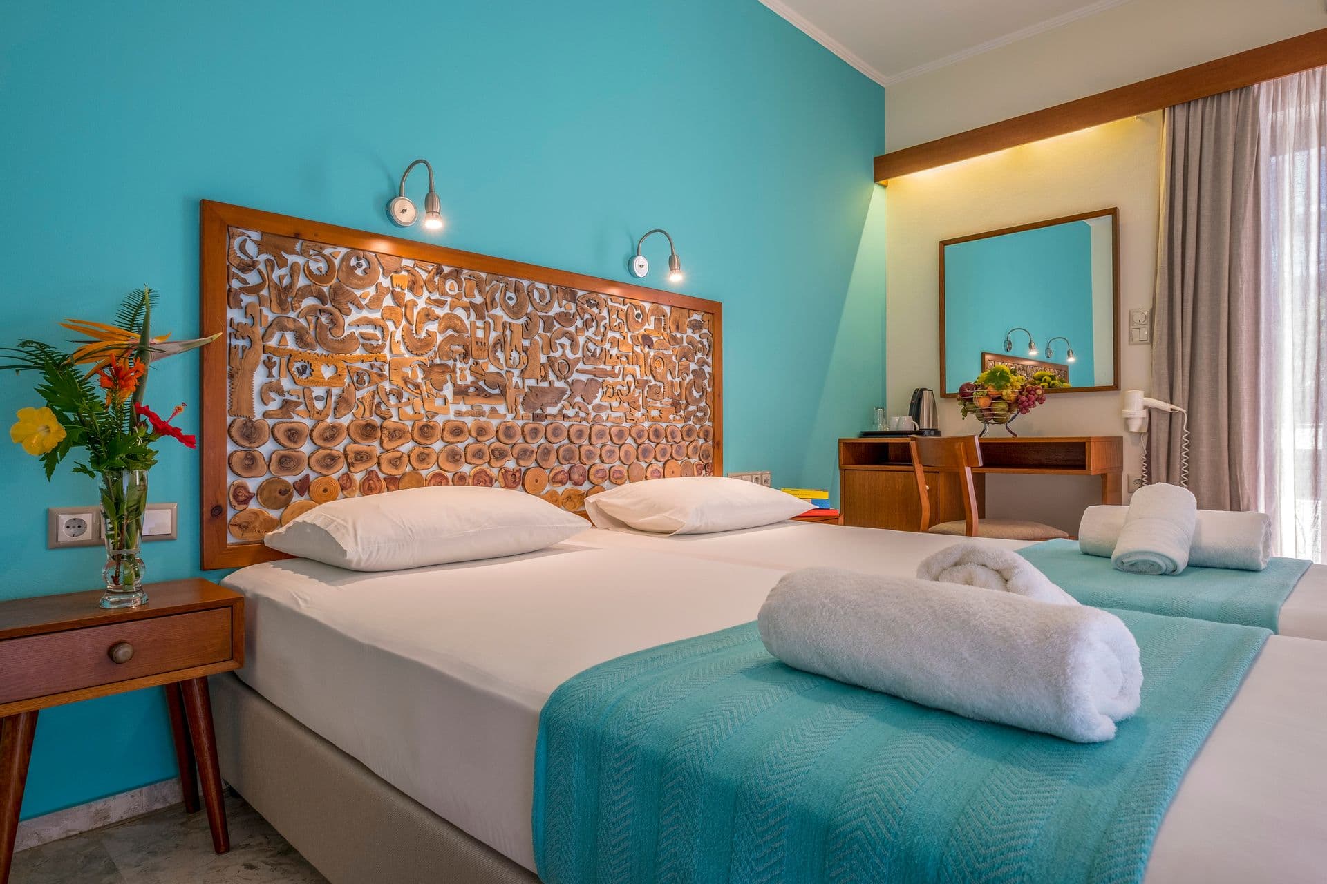 room-types-ARISHOTELP-SUPDBL-0.jpg