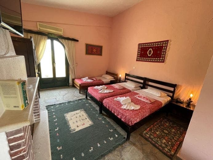 room-types-AROLITHOS-TRIPLE-0.jpg