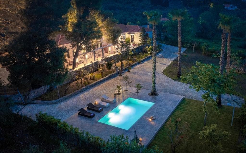 Astarte Villas - The Pine Tree Villa with Pool