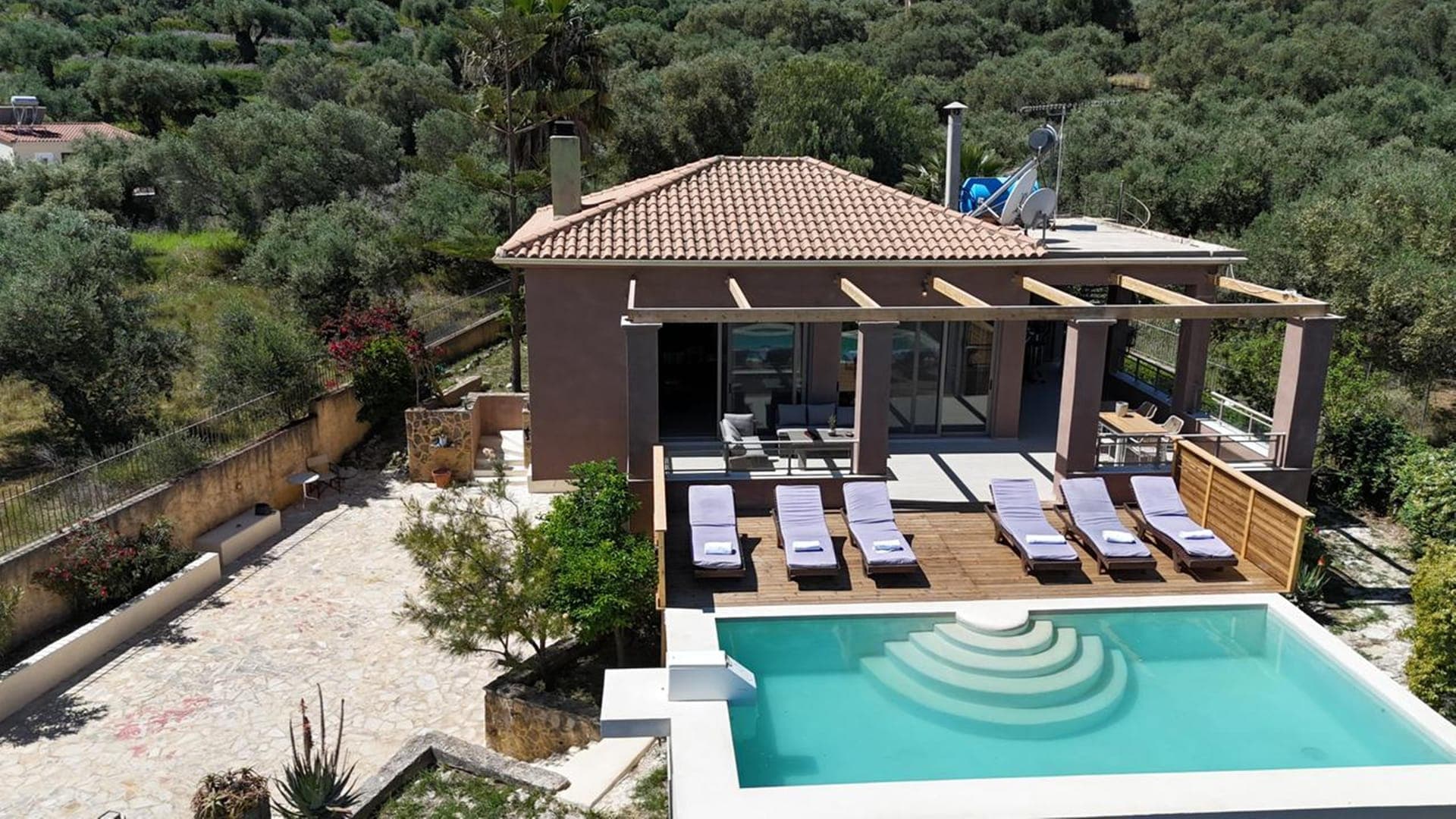 Astarte Villas - Stilvi 4 Bedroom Private Villa with Pool