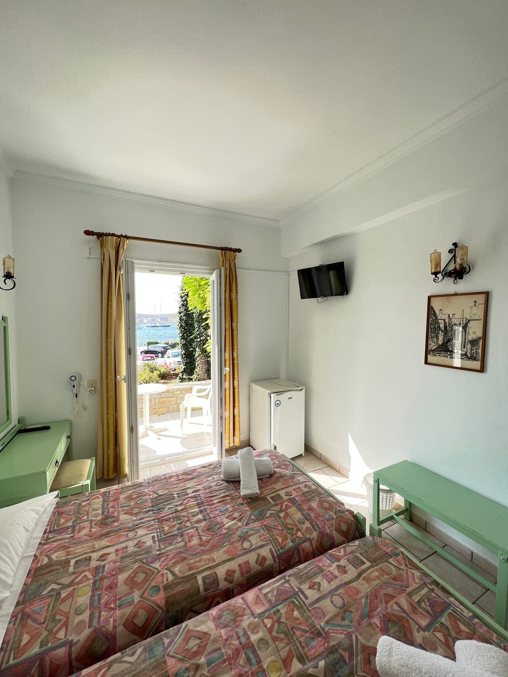 room-types-ASTERIASHP-DLXTWN-0.jpg