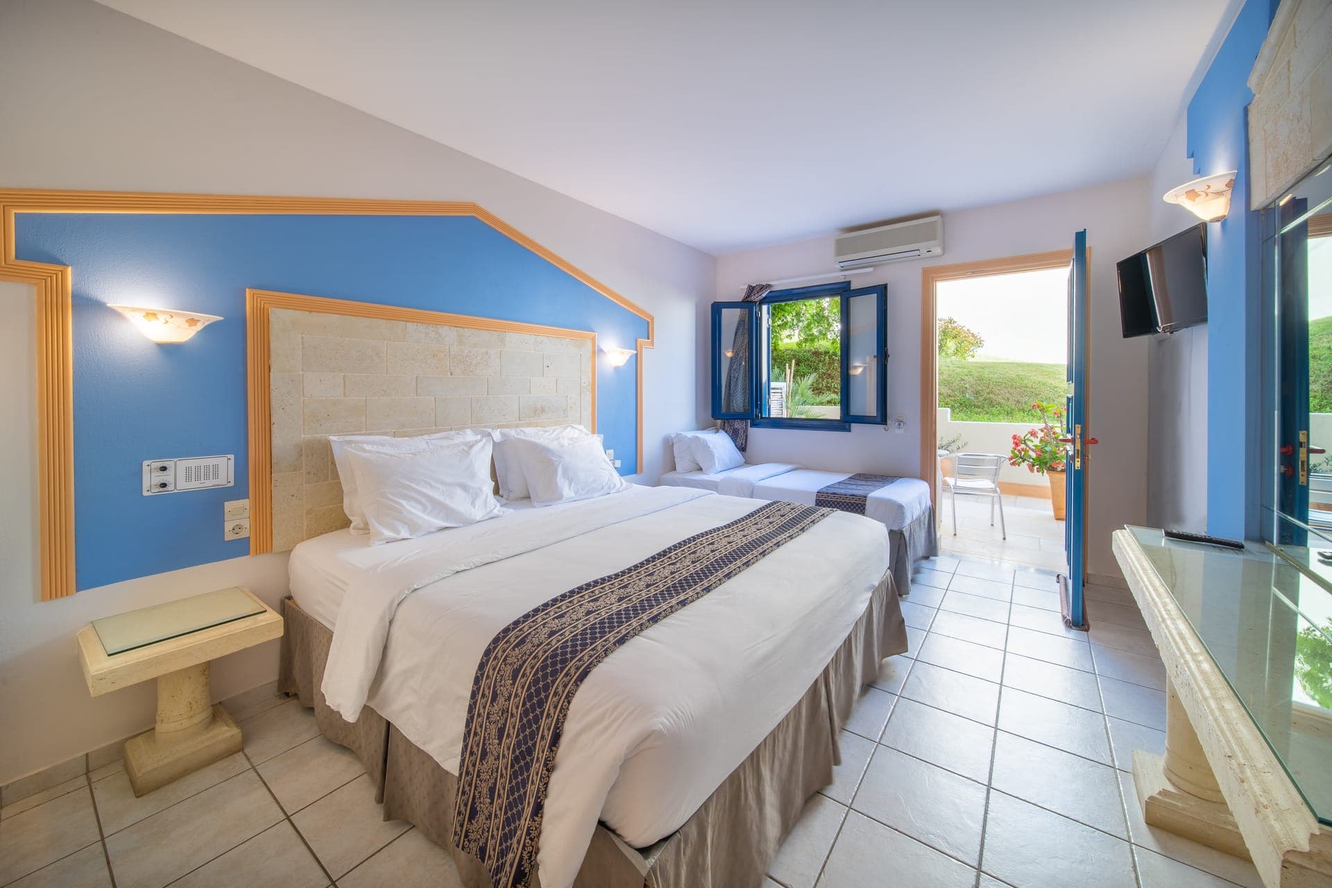 room-types-ASTORIAHOT-TRPL-0.jpg