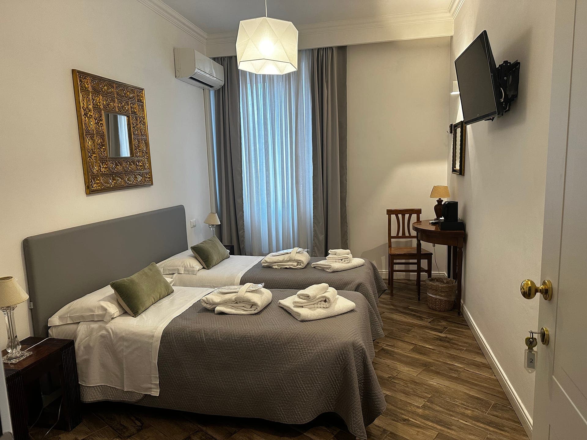 room-types-ASTORIAROM-DBLEXT-0.jpg