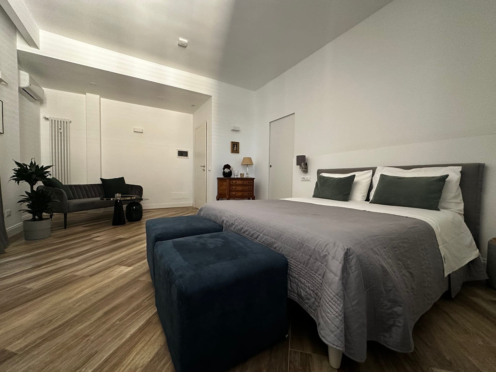 room-types-ASTORIAROM-DBLTER-0.jpg