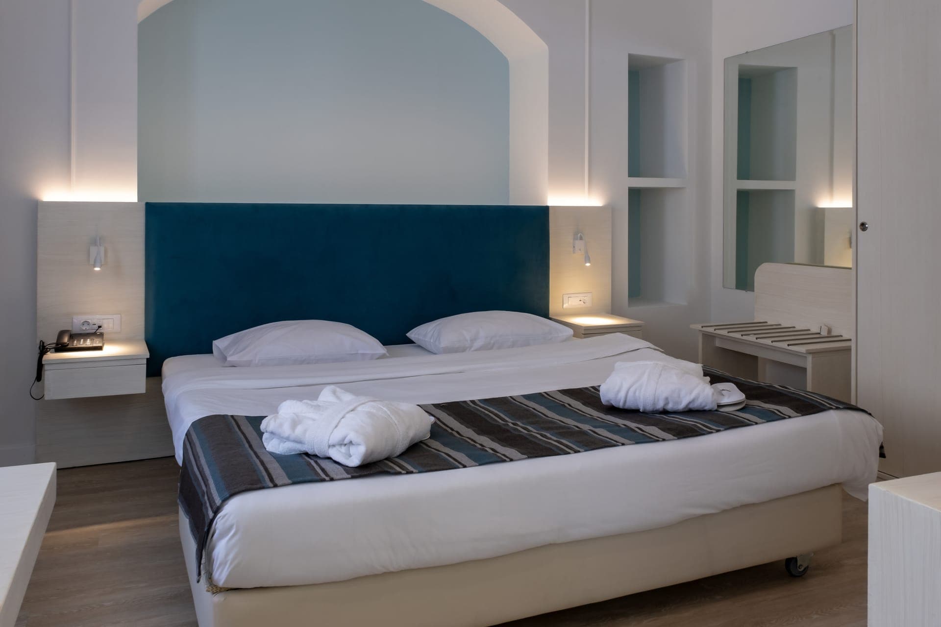 room-types-ATHENSCYPR-LUXR-0.jpg