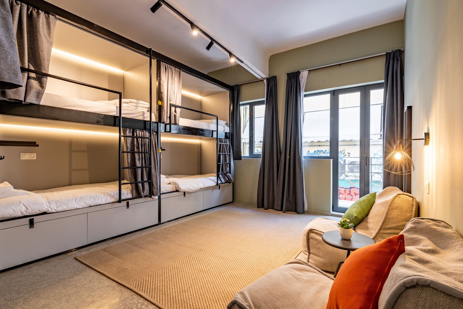 room-types-ATHENSHUB-6BMD-0.jpg
