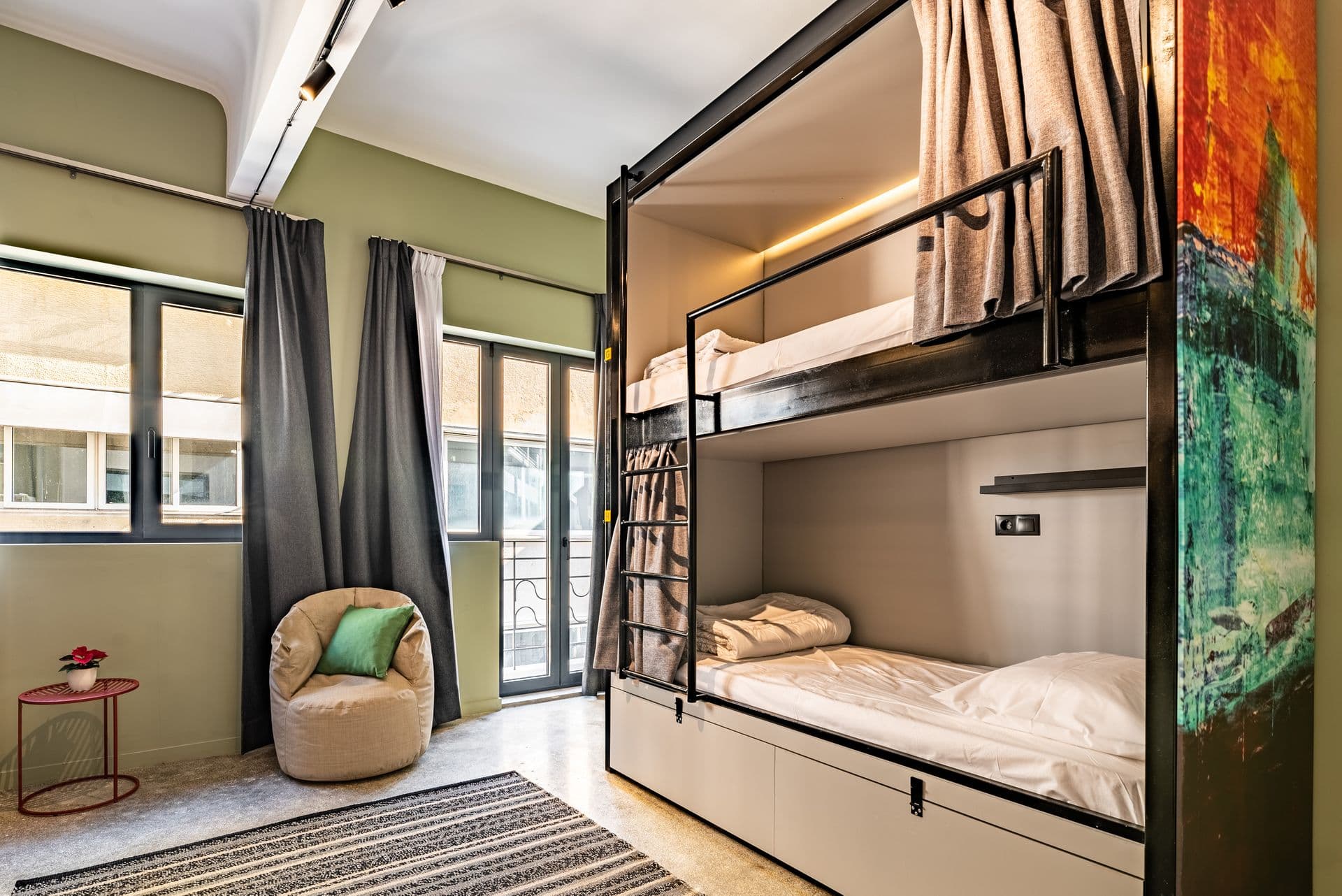 room-types-ATHENSHUB-8BMD-0.jpg