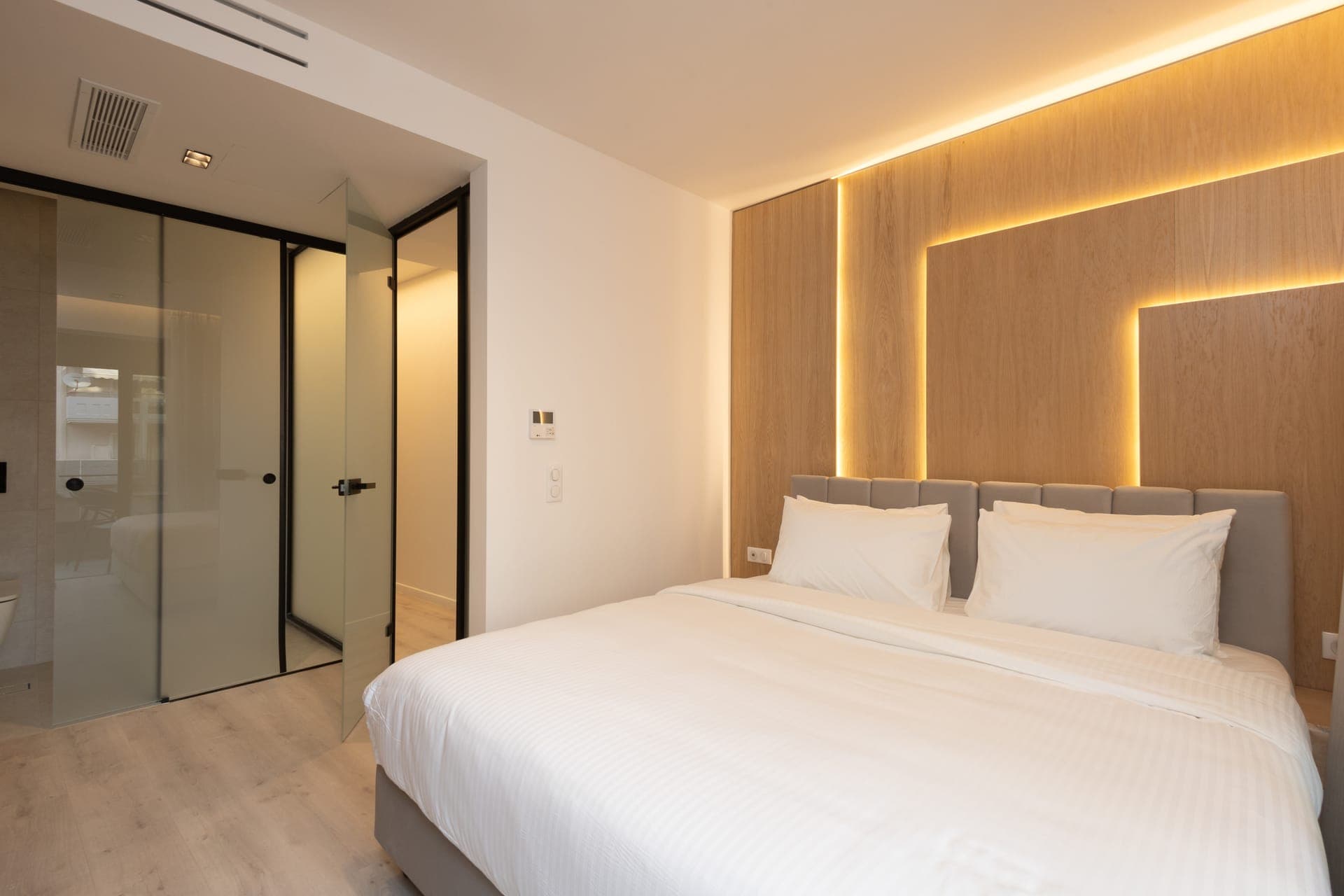 room-types-ATHMETRO-2BEDSU-0.jpg