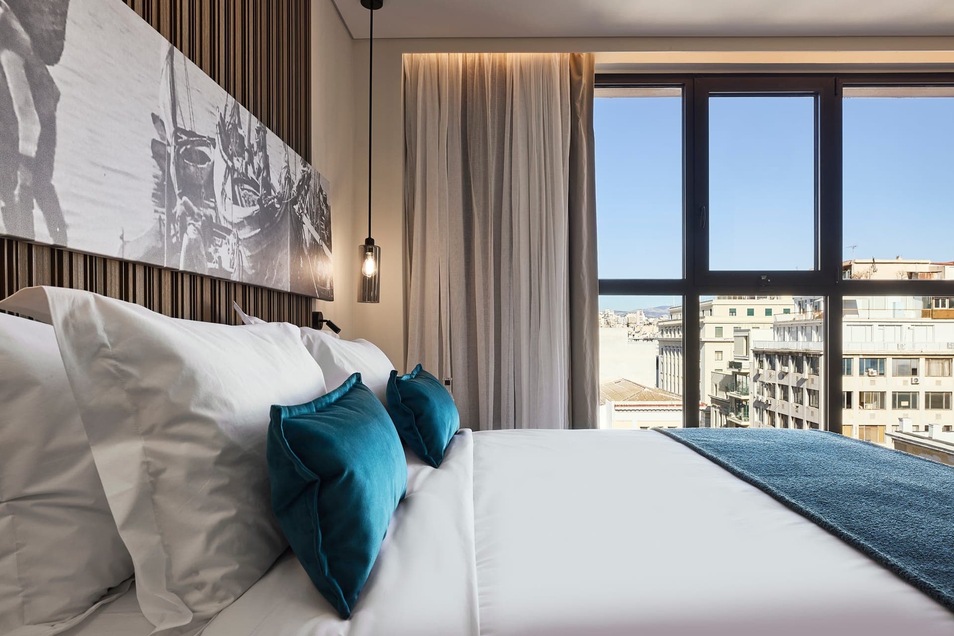 room-types-ATHPORTPIR-DISDBL-0.jpg