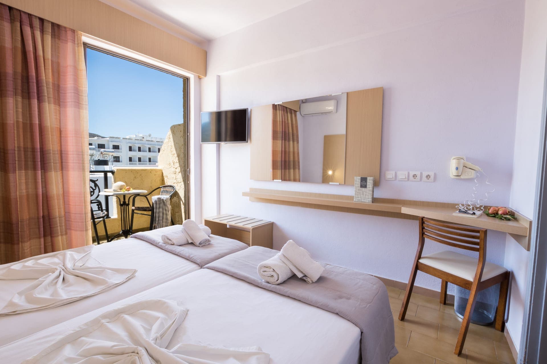 room-types-ATLANTISHK-STDBL-0.jpg