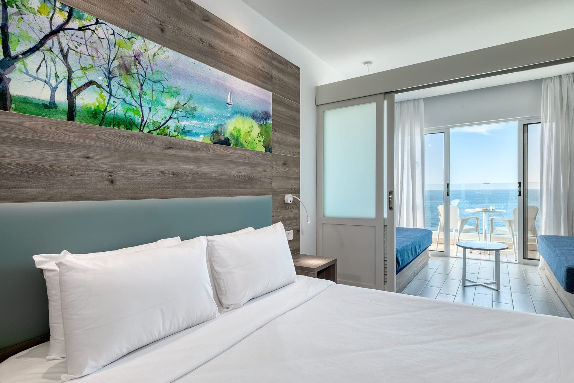 room-types-ATLSUNBEAC-FAMSV-0.jpg
