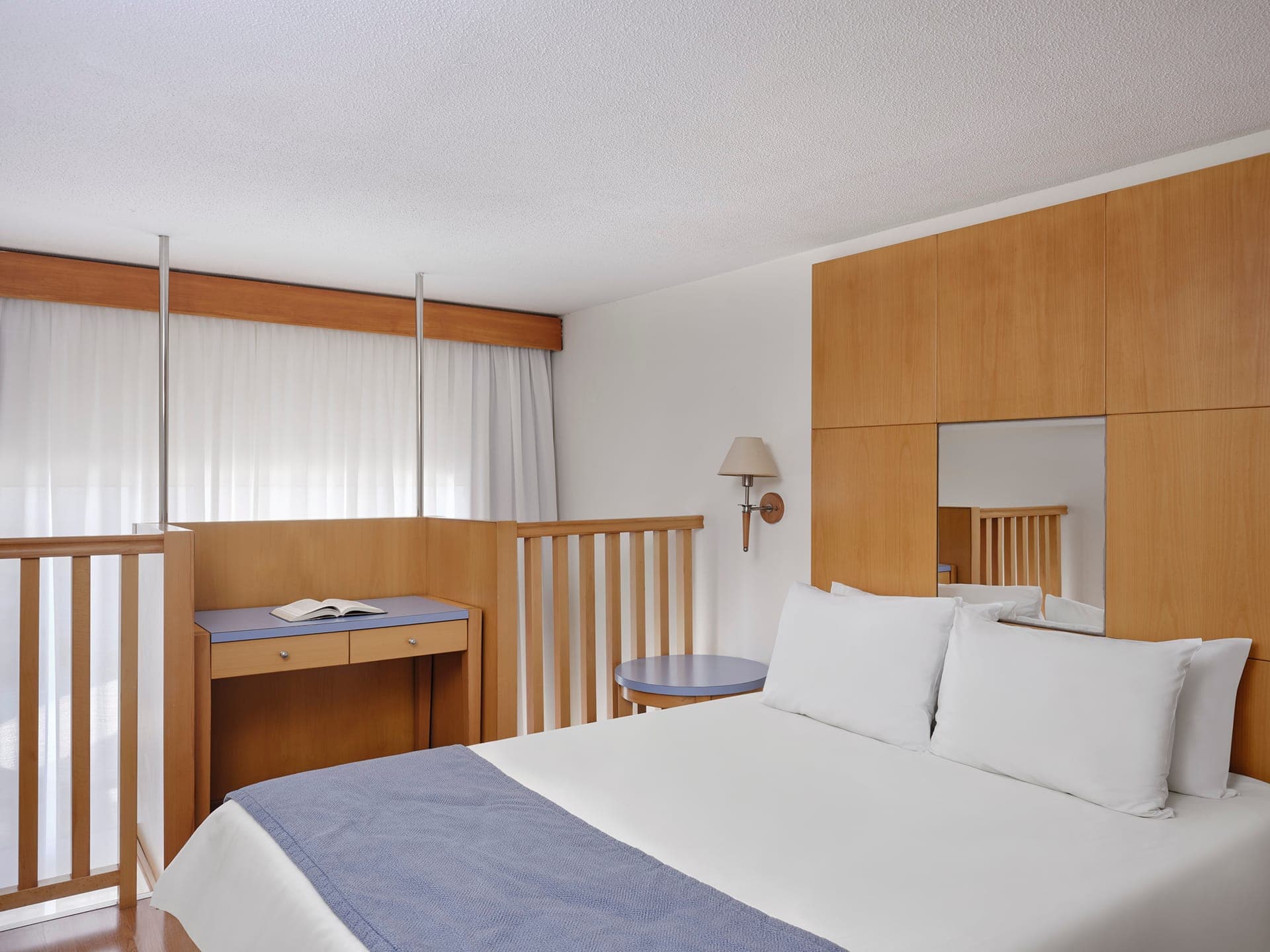 room-types-ATLSUNBEAC-MAIZSV-0.jpg