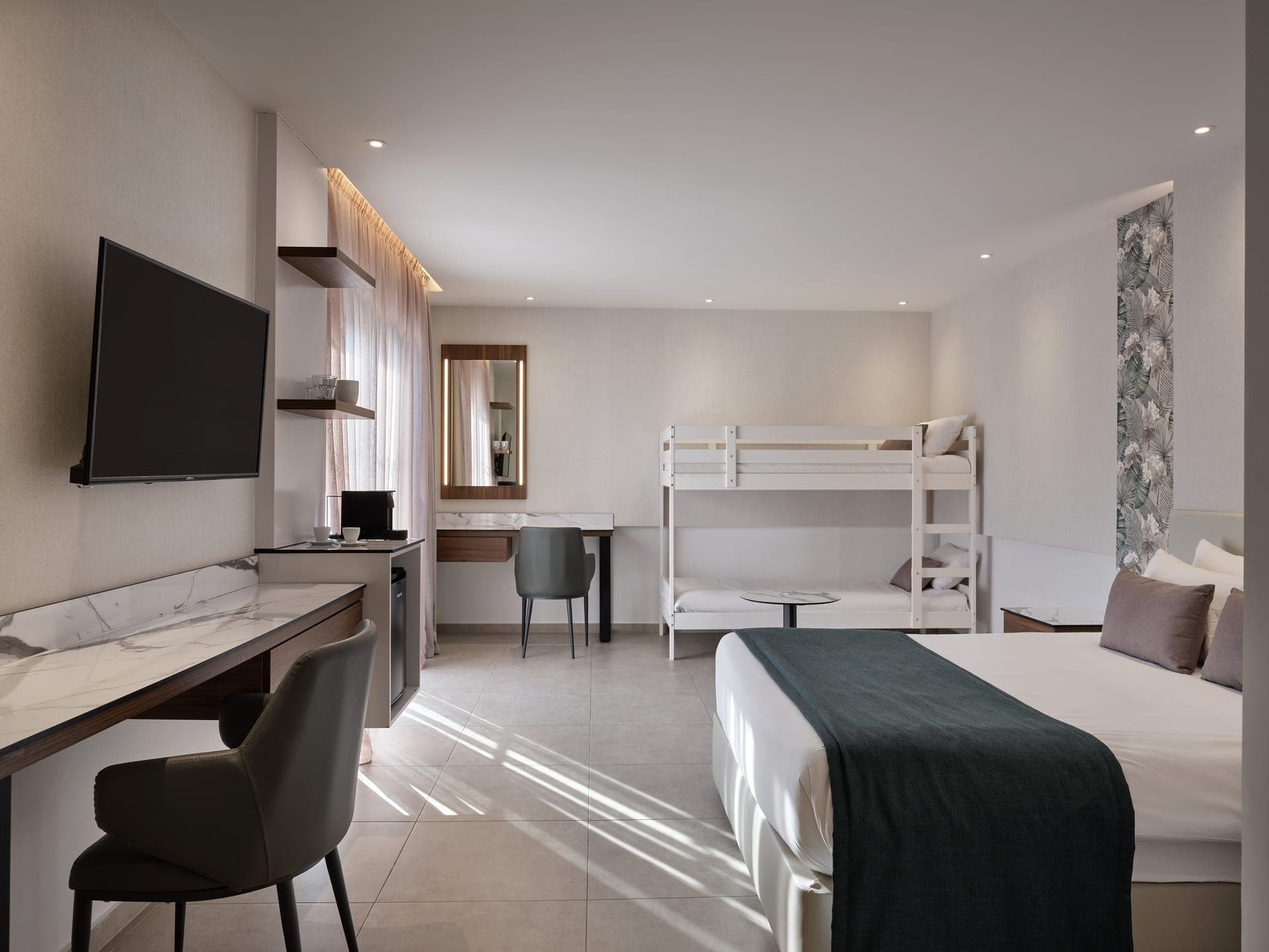 room-types-ATLSUNGARD-FAMSWB-0.jpg