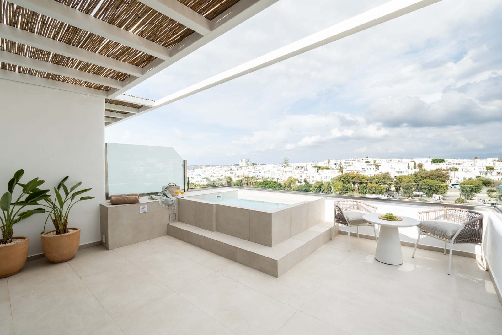 room-types-AURASUITES-HONEY-0.jpg