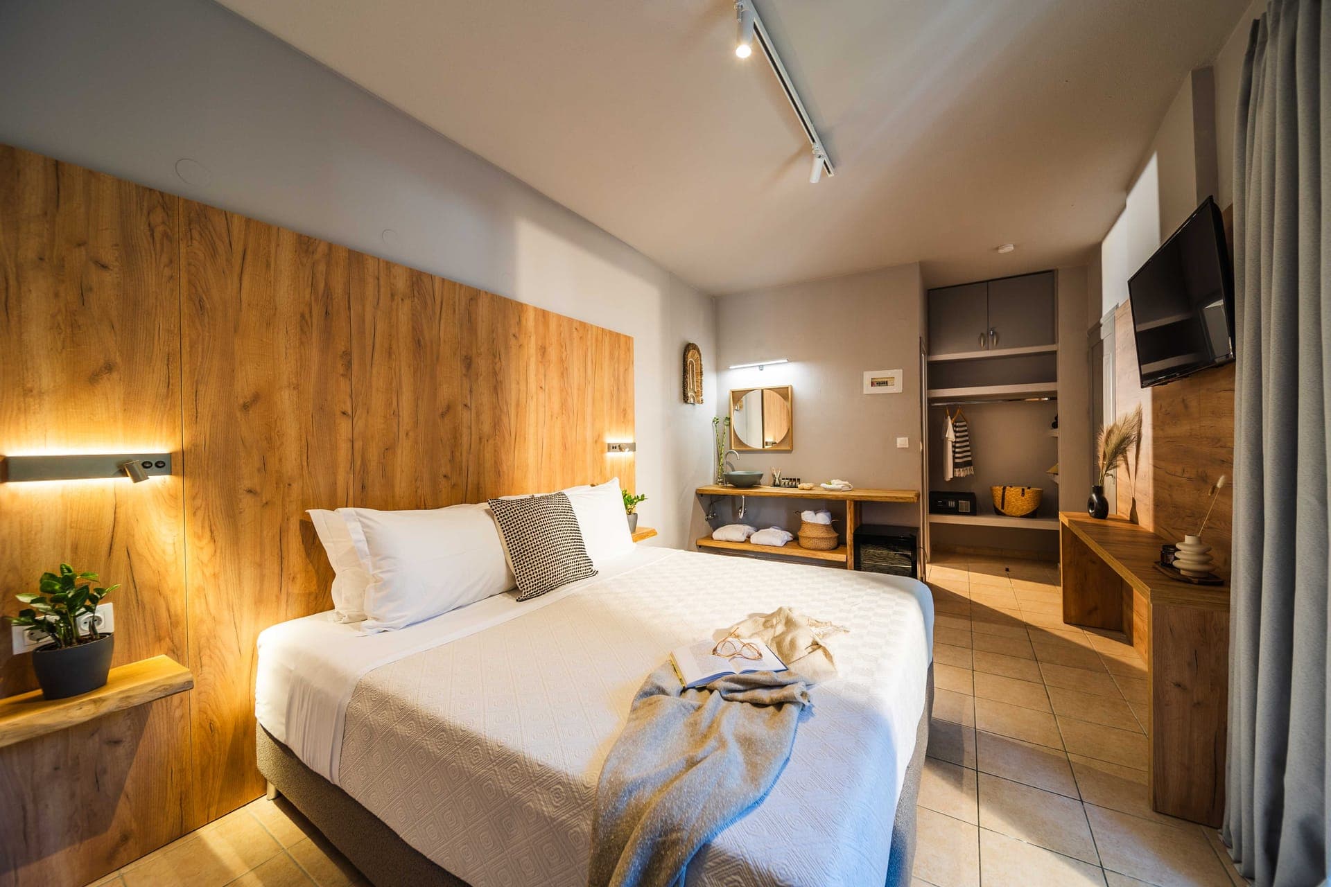 room-types-AVATONGARD-COMDBL-0.jpg