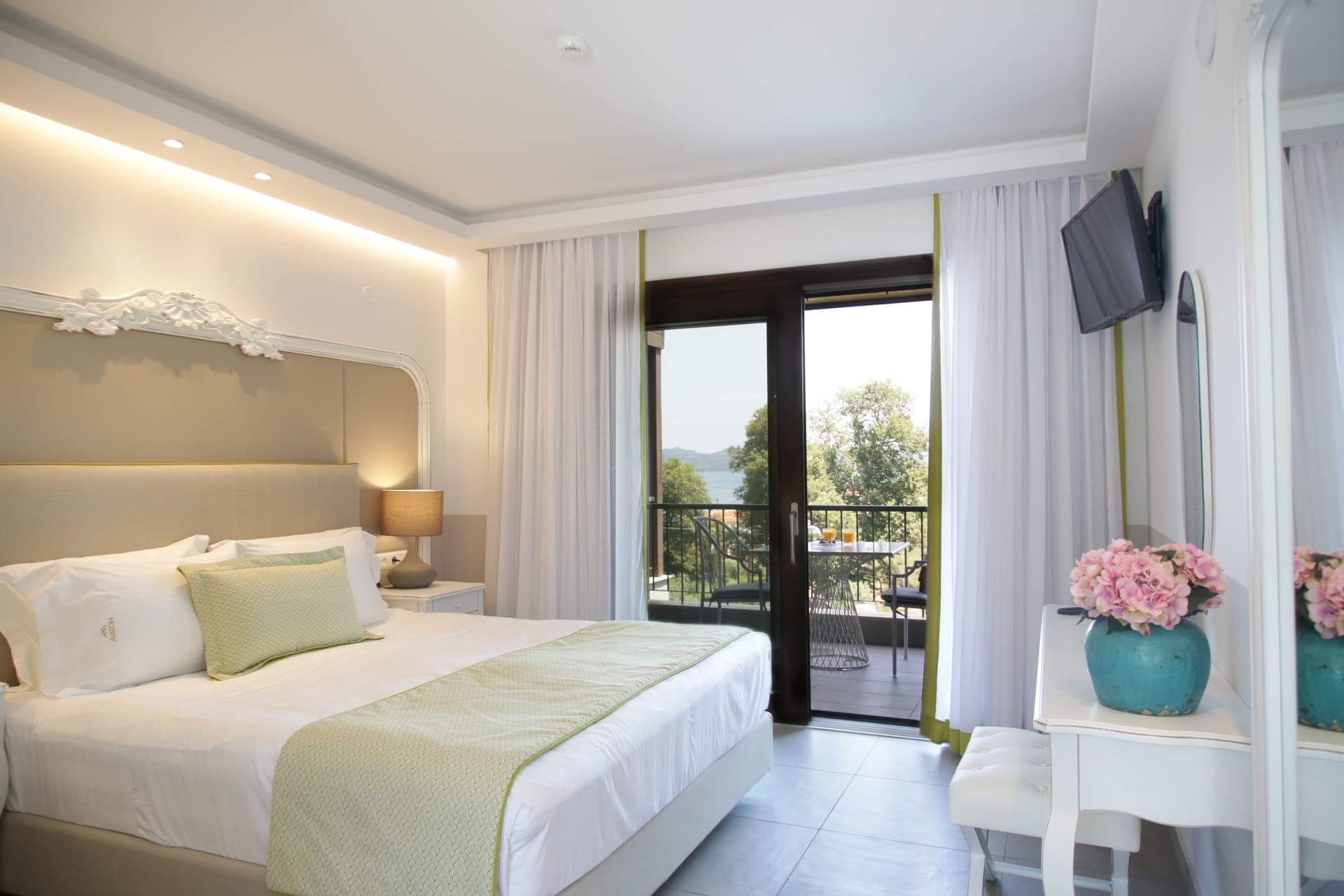room-types-AVATONLR-RSV-0.jpg