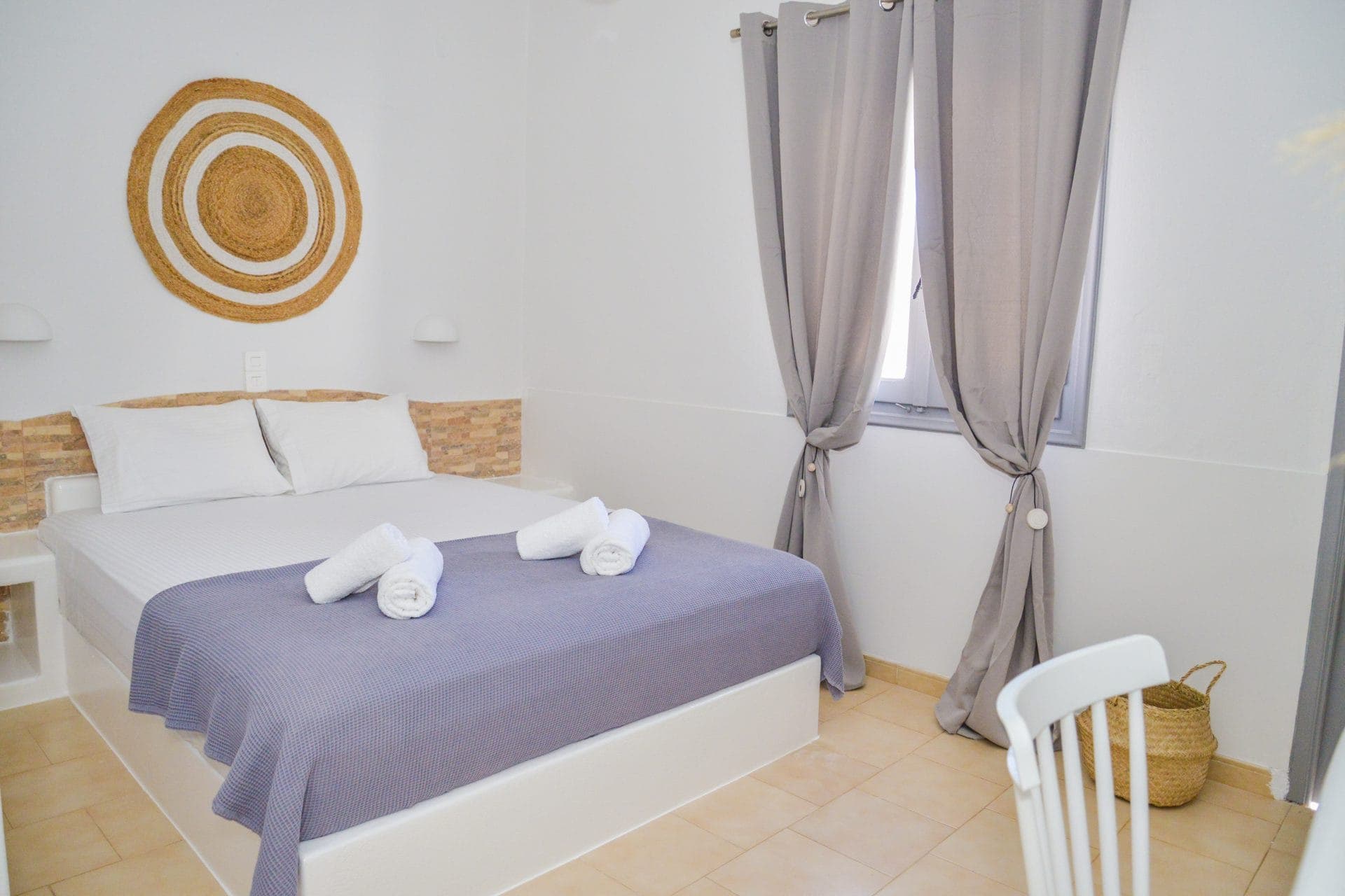 room-types-AVGERINOS-DLX3-0.jpg