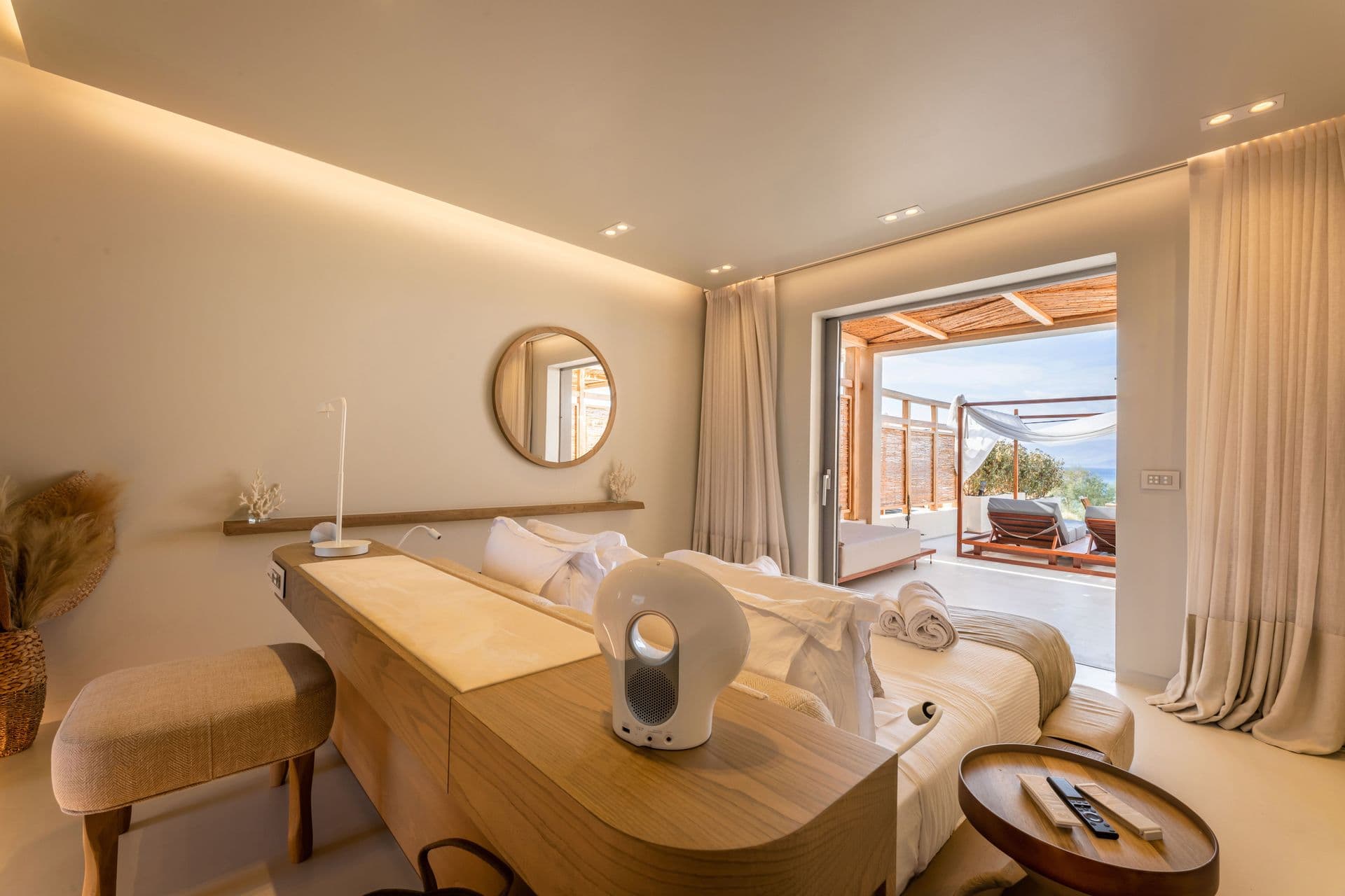 room-types-AVGOUSTOS-SVSUIT-0.jpg