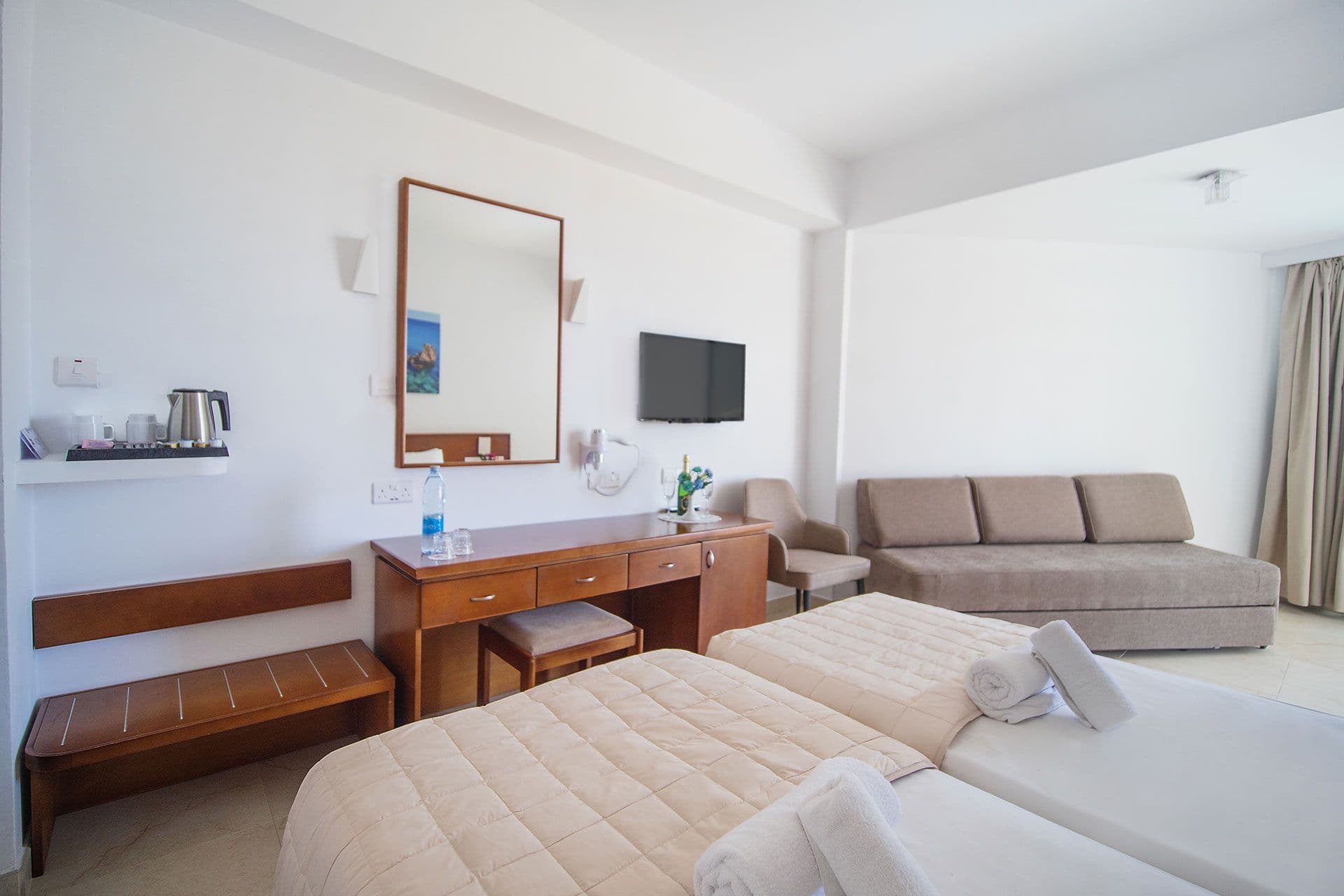 room-types-AVLIDA-POOLV-0.jpg