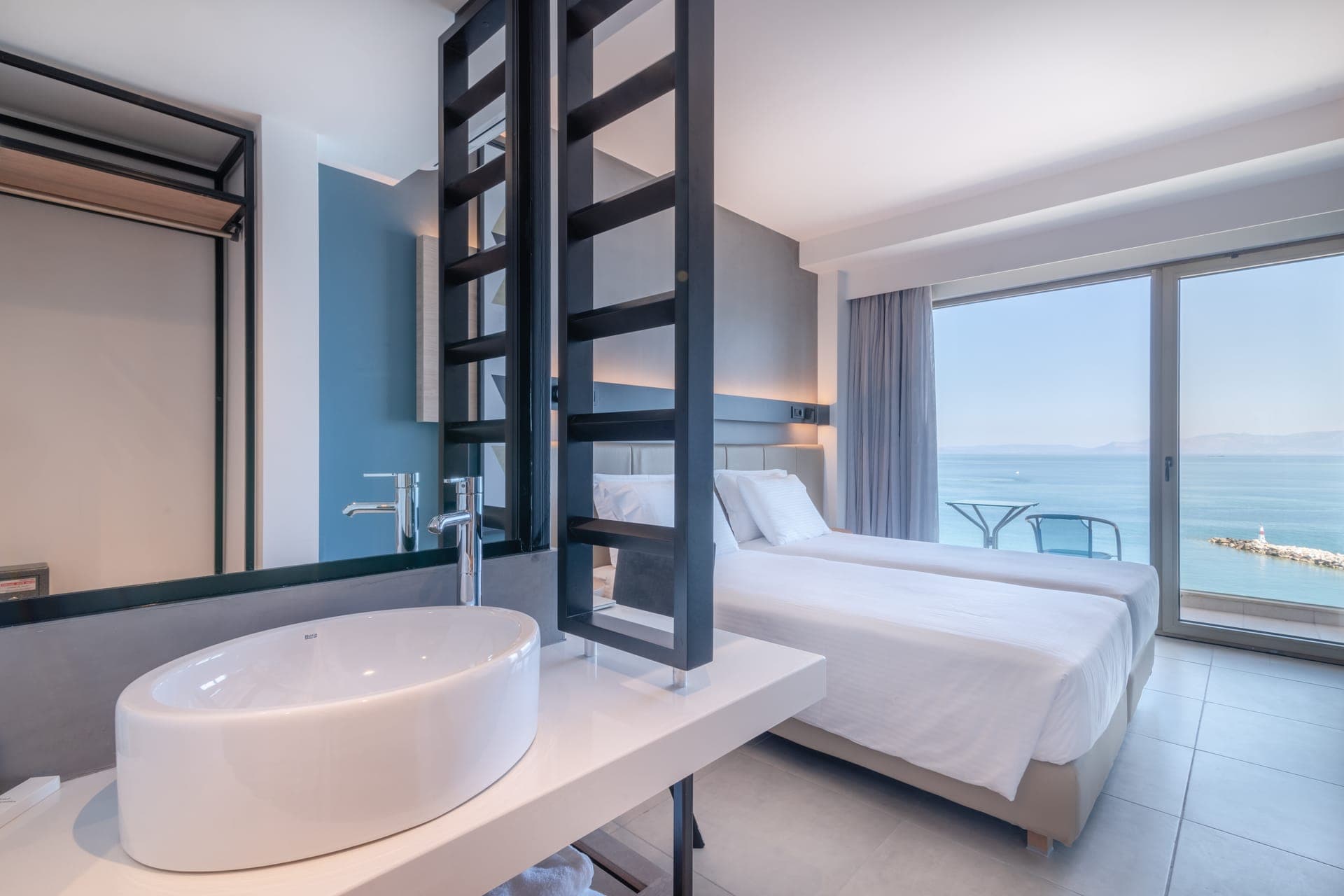 room-types-AVRA-DBLSV-0.jpg