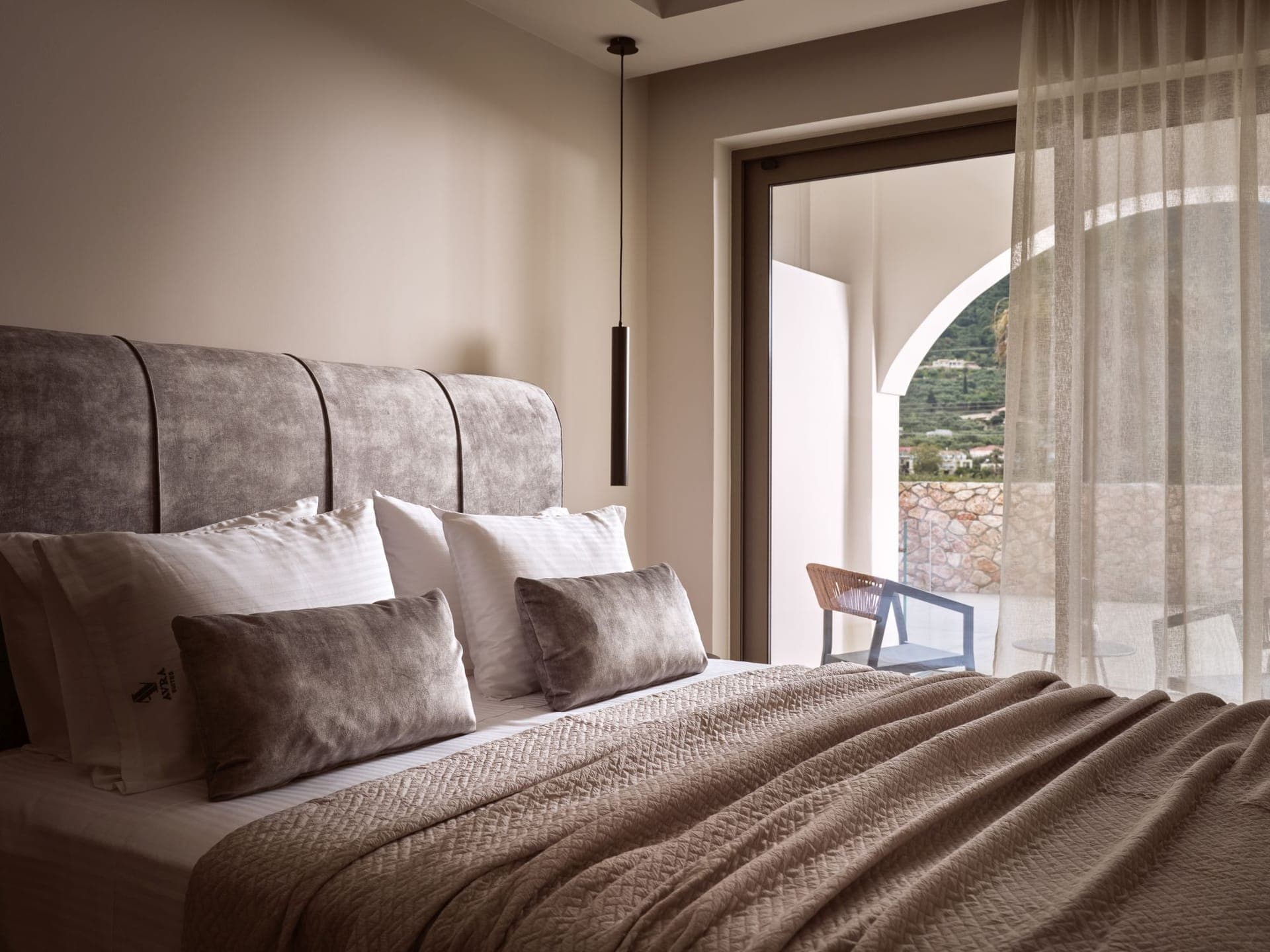 room-types-AVRASUITES-SUIT2-0.jpg