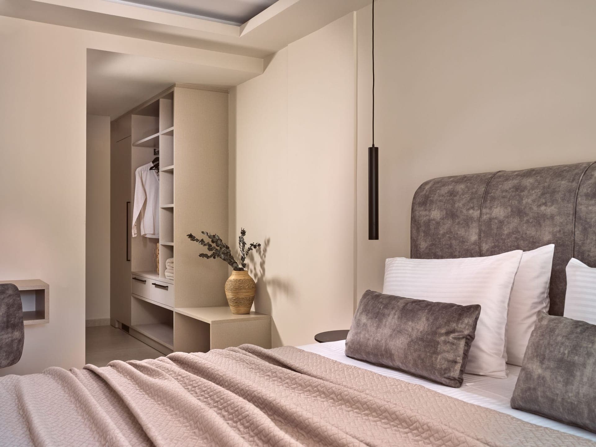 room-types-AVRASUITES-SUIT4-0.jpg