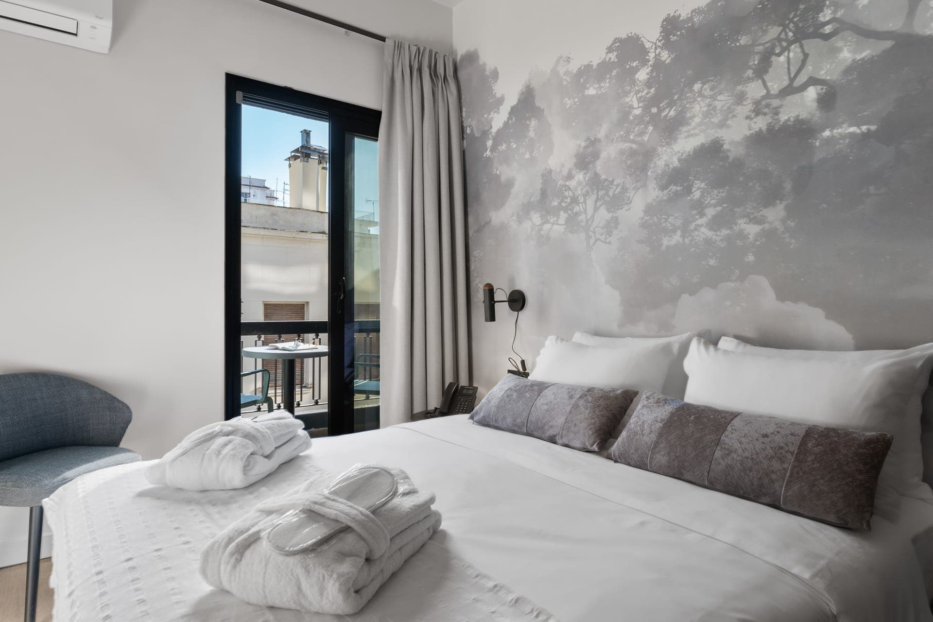 room-types-AZURHOTEL-DBLB-0.jpg