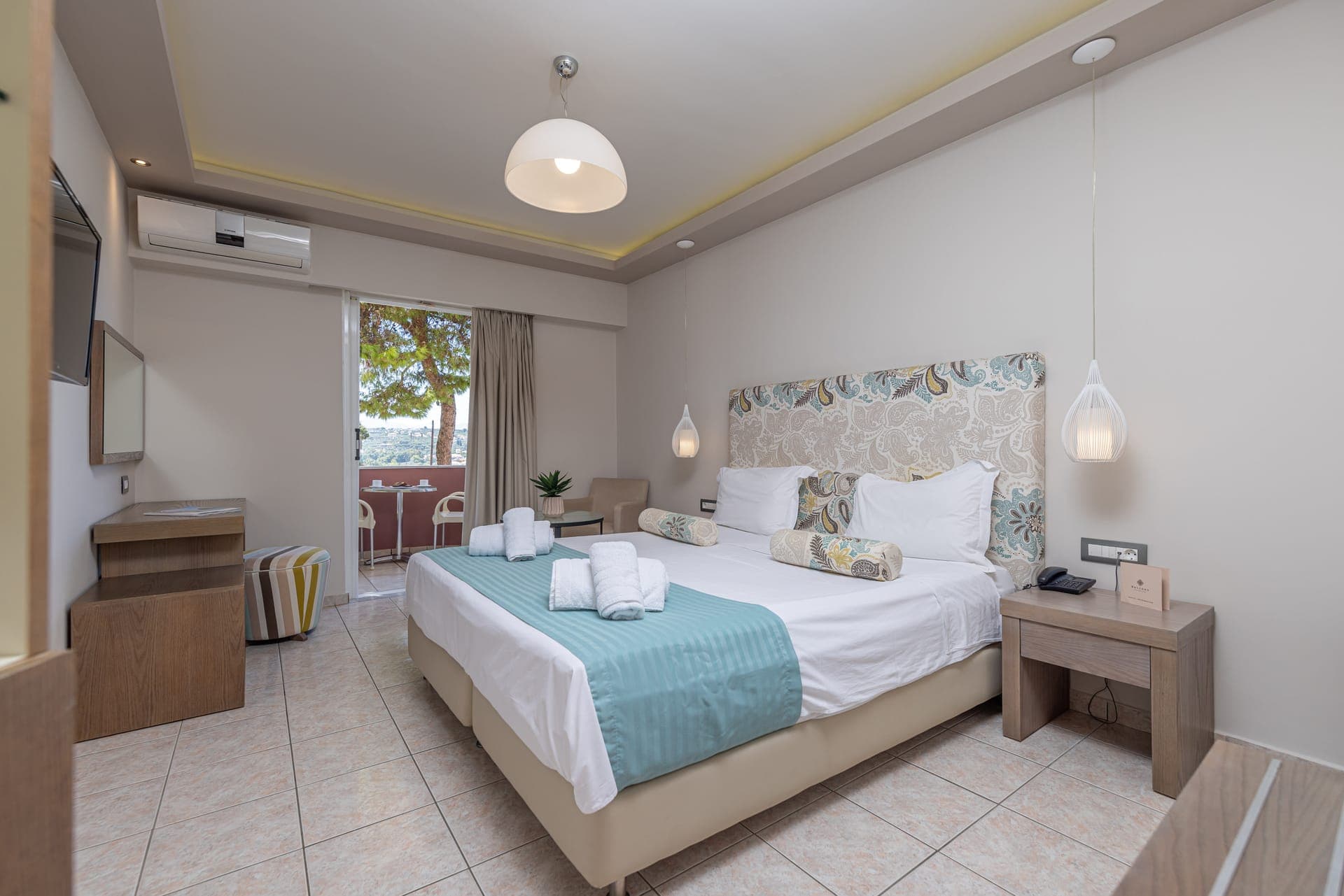 Sea Side Room