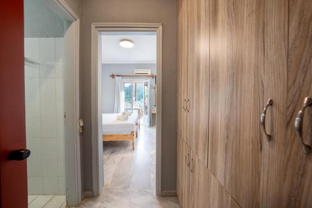 room-types-BASTAS-DBLSEA-0.jpg