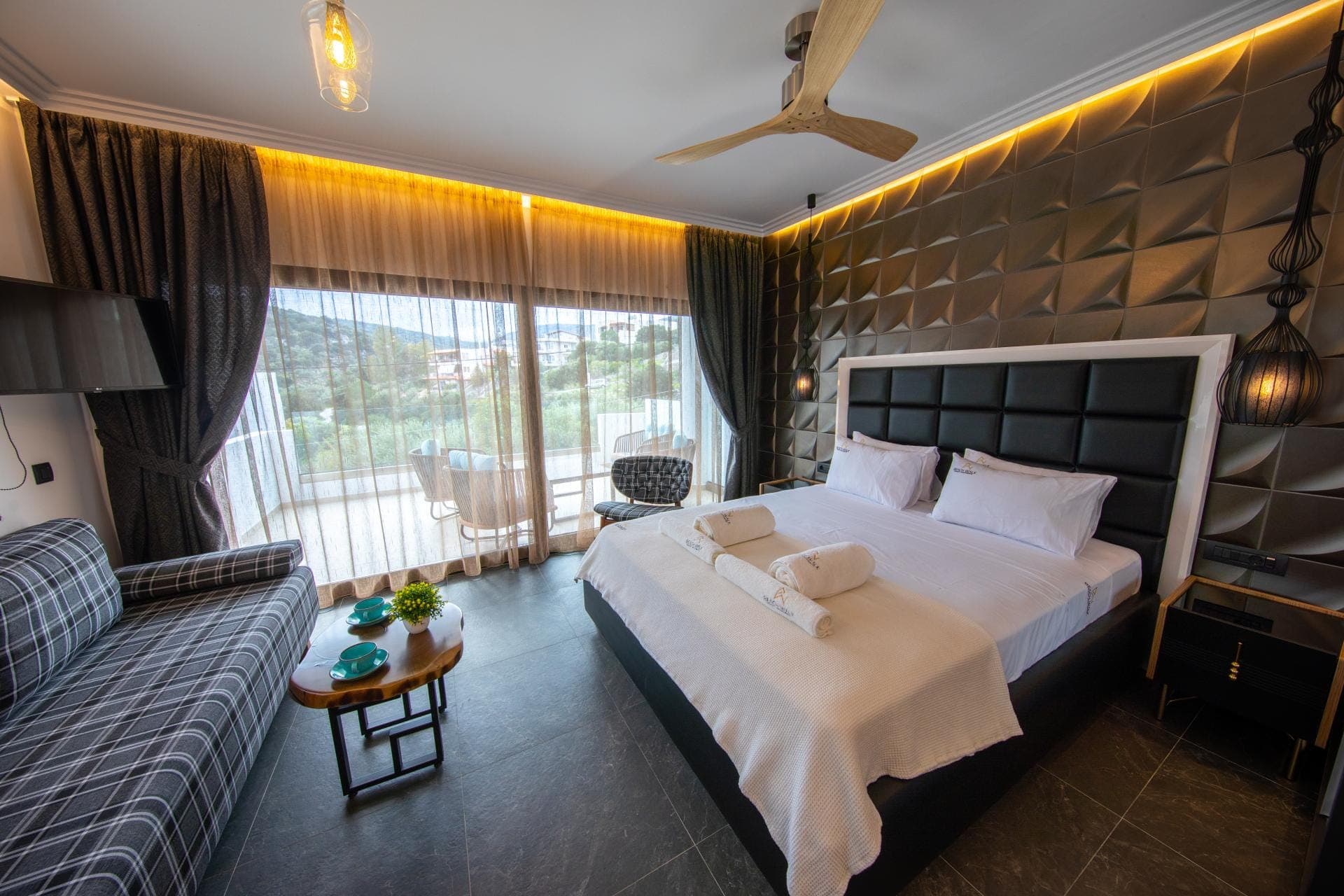 room-types-BEACHWALK-JNRSUI-0.jpg