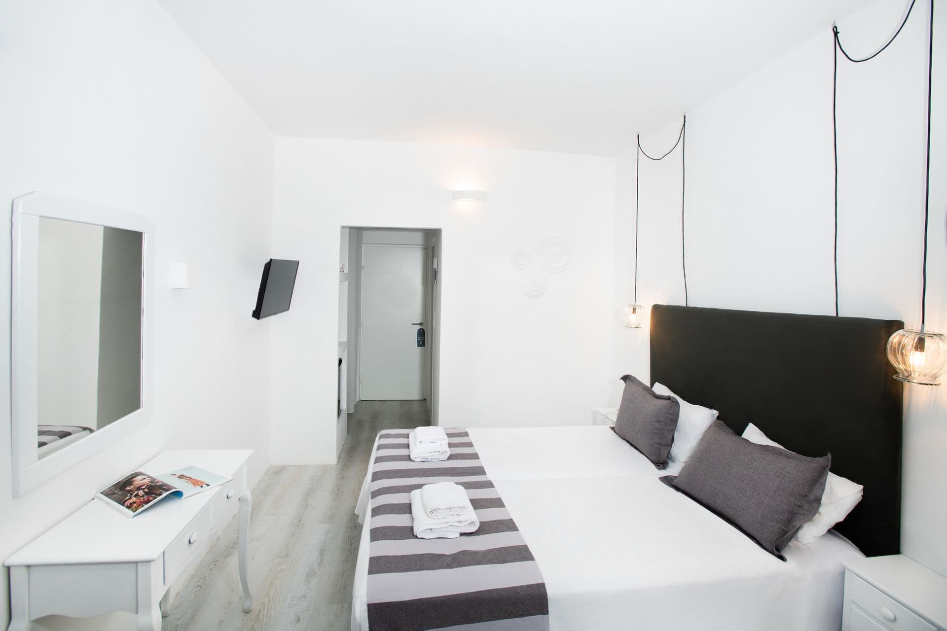 room-types-BIANCOOLYM-DBLSID-0.jpg