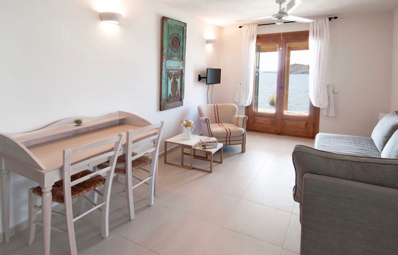 room-types-BIRDSBAY-DLX1B-0.jpg