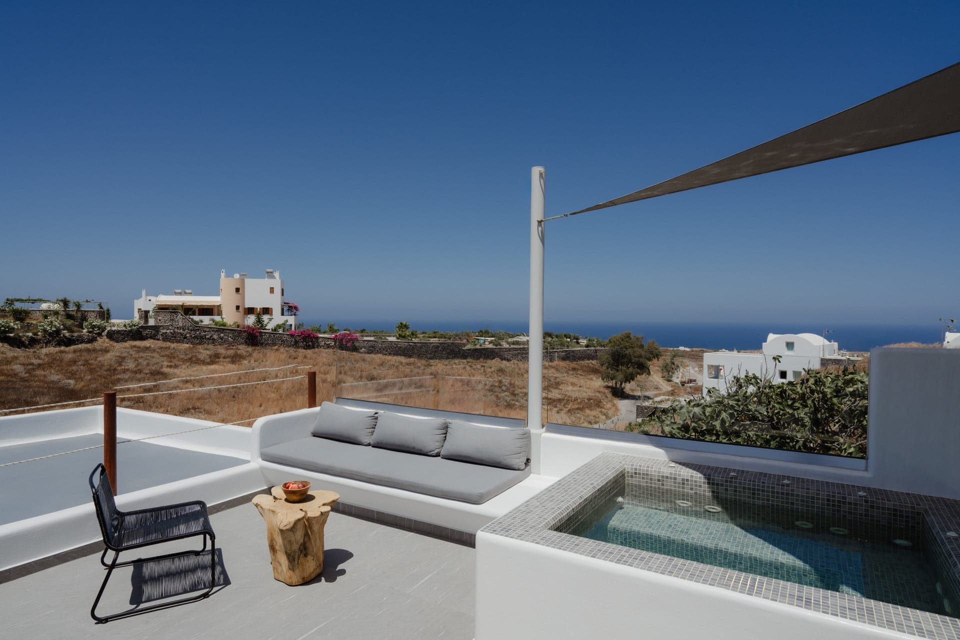 Deluxe Suite with Heated Jacuzzi and Sea View - Private veranda with comfortable sunloungers and sea view