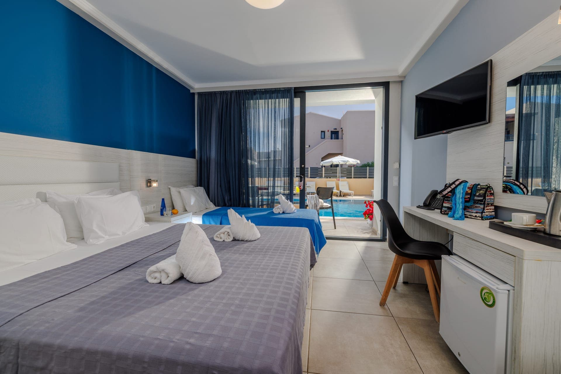 room-types-BLUEA-DBPOOL-0.jpg