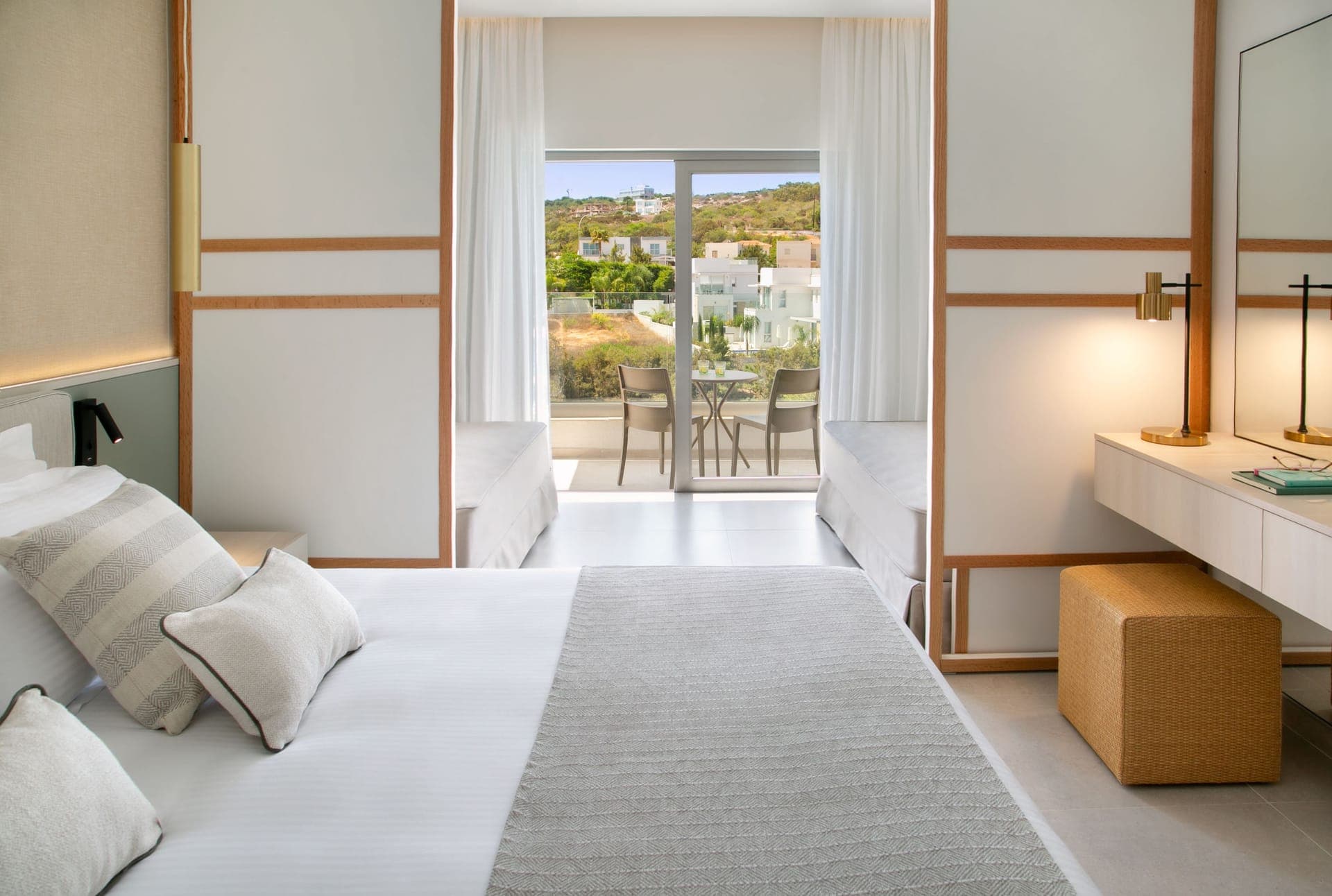 room-types-BLUEATLANT-FAMIV-0.jpg