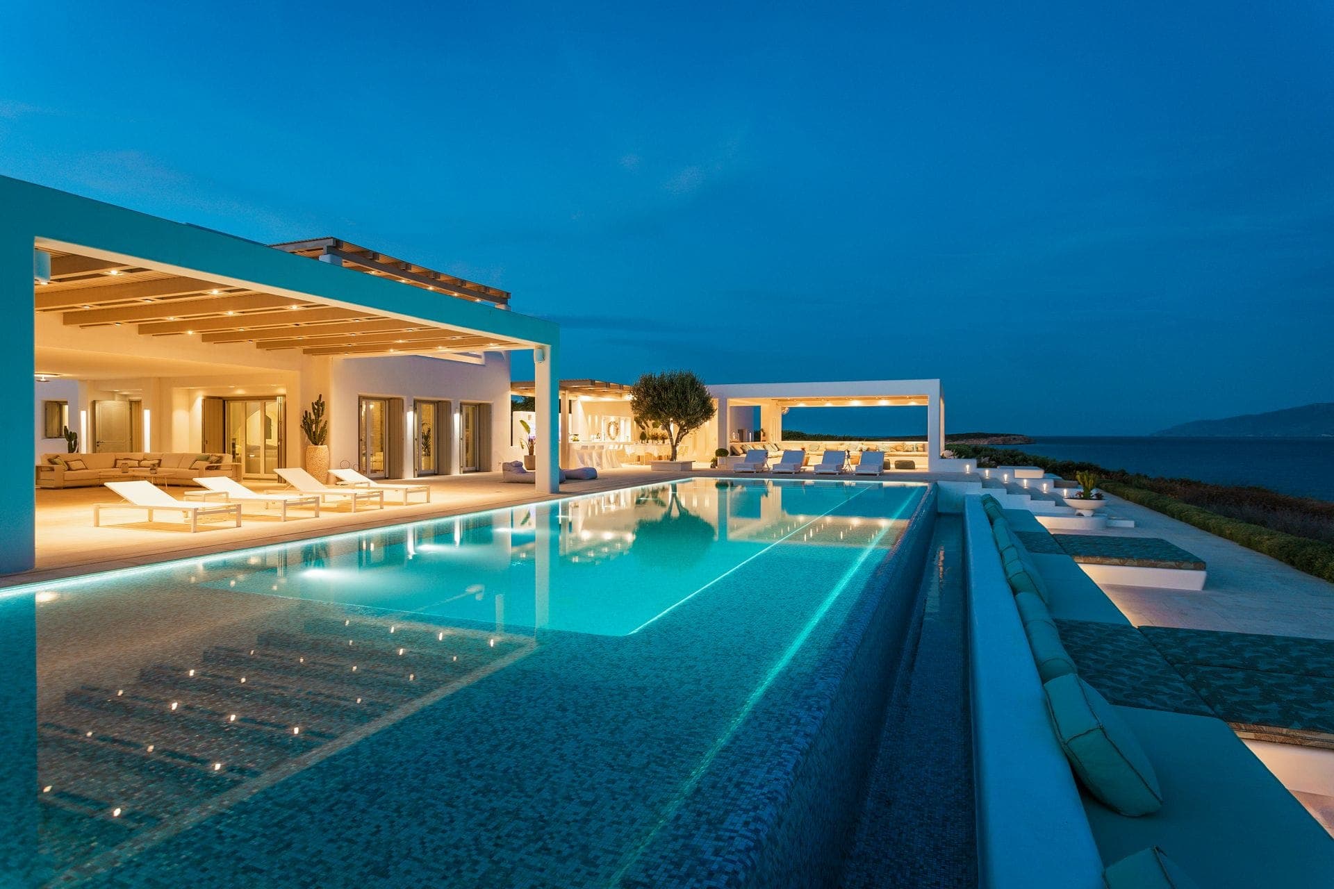 room-types-BLUEPAROS-AMAZOV-0.jpg