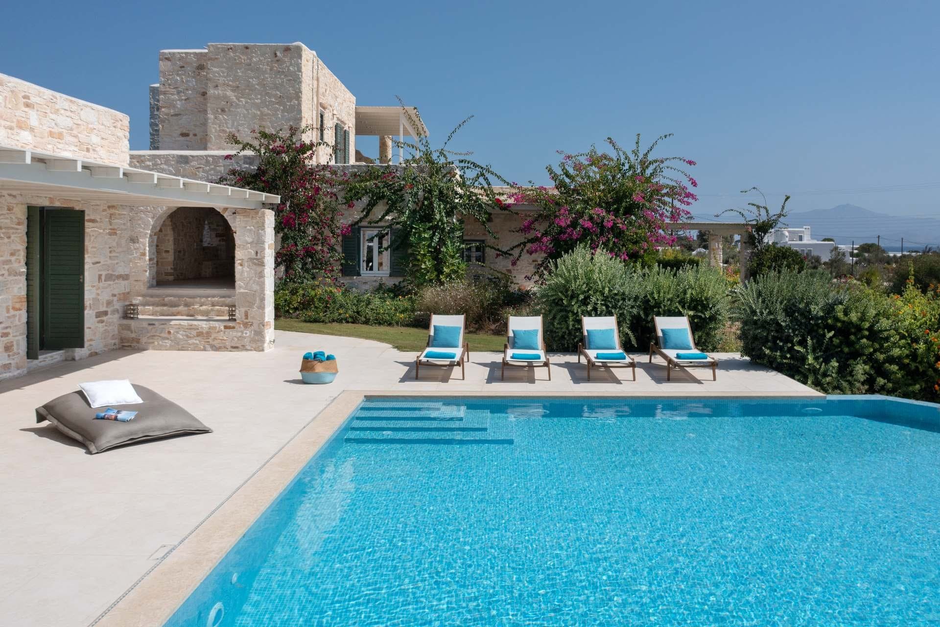 room-types-BLUEPAROS-DOROTV-0.jpg