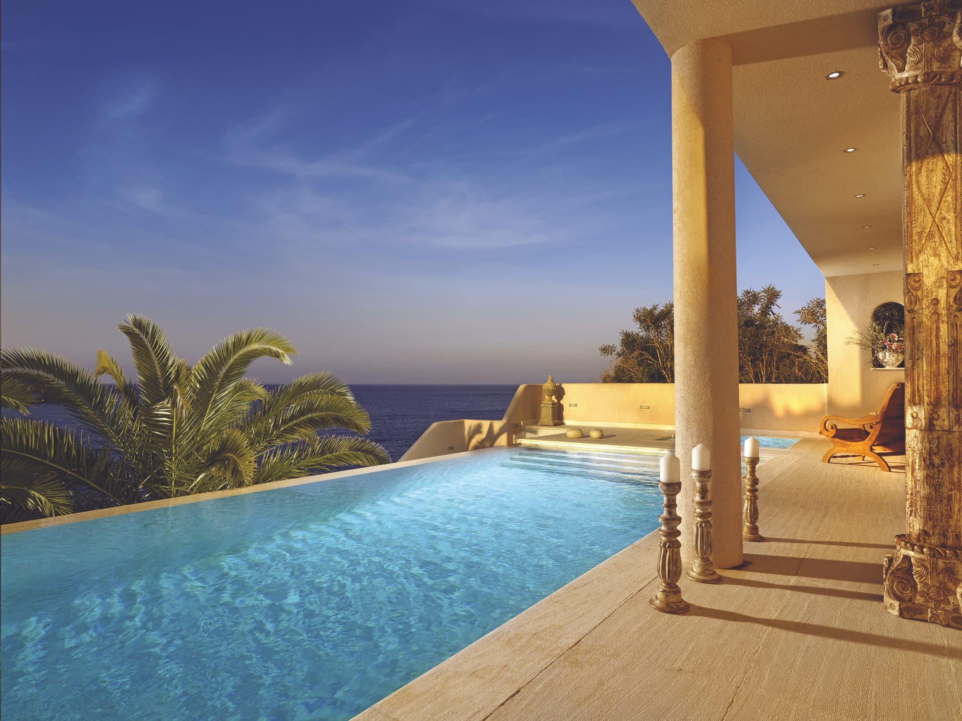 room-types-BLUERESORT-ROYVL-0.jpg