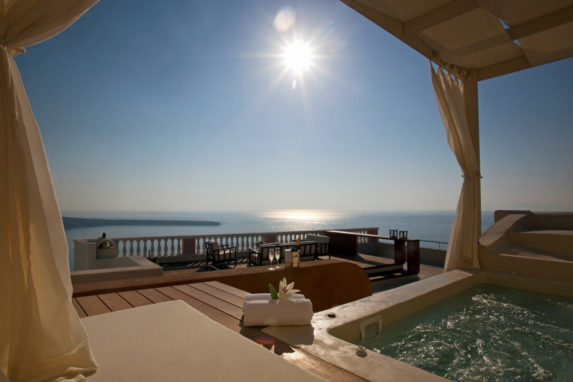 room-types-BLUEVSANT-OIA-0.jpg