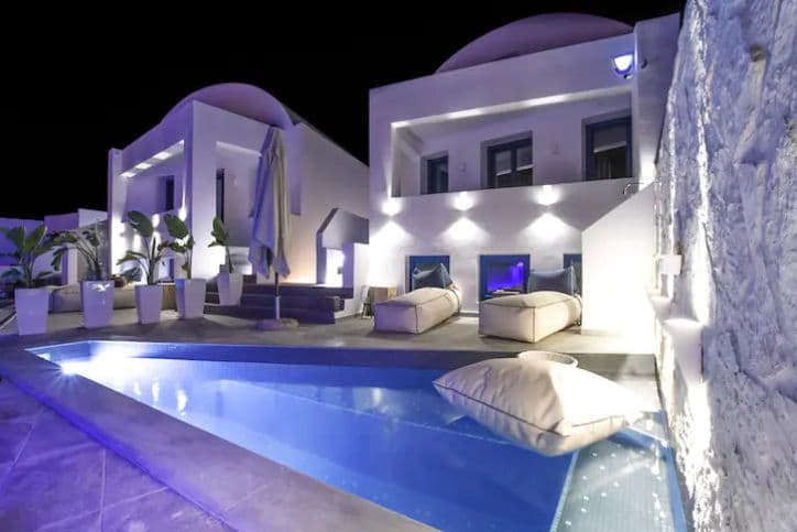 room-types-BLUEWHITER-VILLA1-0.jpg