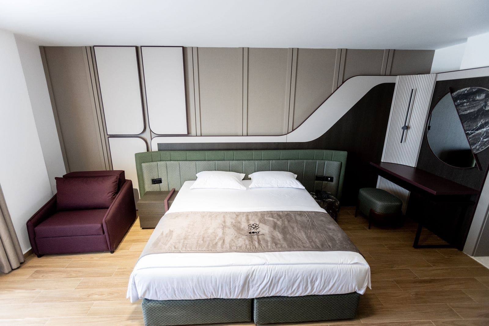 room-types-BOLTBH-SPKING-0.jpg