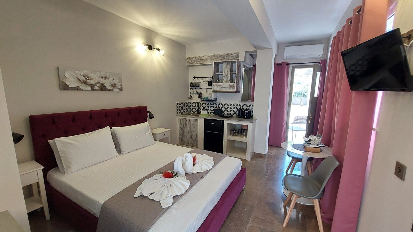 room-types-BOOKITHACA-NESTOR-0.jpg